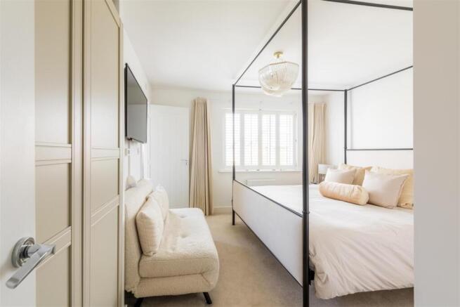 60 Barton Way-17.jpg