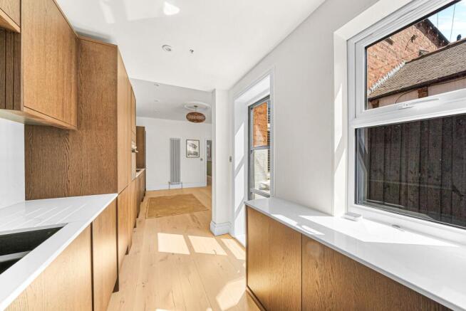 4 bed Terraced for sale Image 4