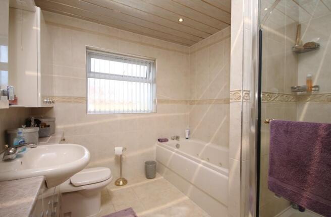 En-Suite Bathroom