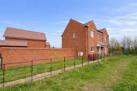 Monroe Devis Close, Tiddington, Stratford-Upon-Avon