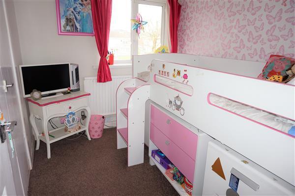 BACK BEDROOM 3 :