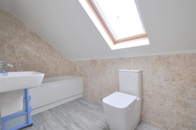 Bathroom Upstairs.jpg