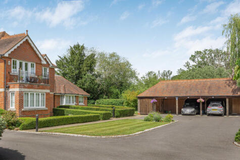 Broadcommon Road, Hurst, RG10