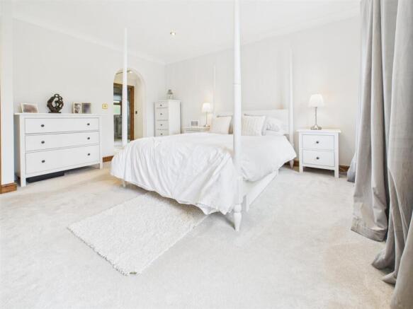 PRINCIPAL BEDROOM SUITE