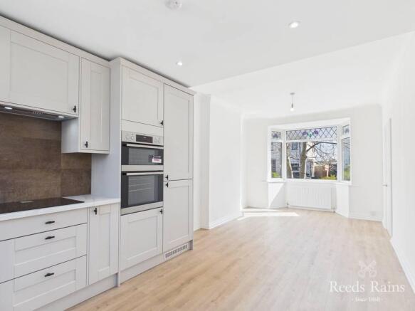 3 bed Semi-Detached for sale Image 6
