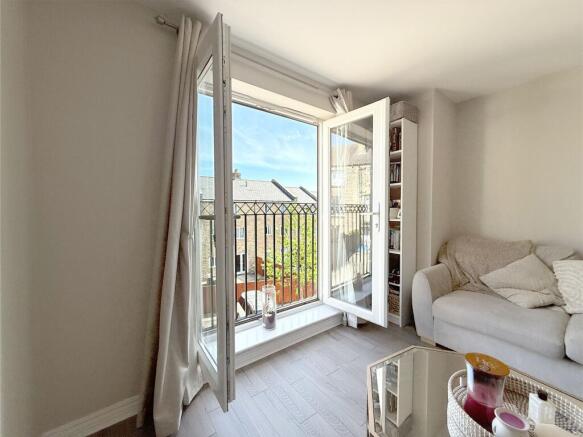 2 bed Apartment for sale Image 7