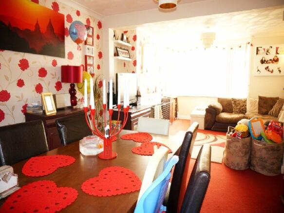 LOUNGE/DINING ROOM