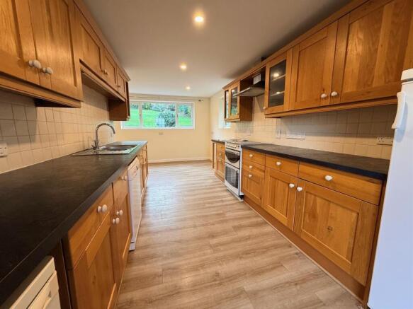 Kitchen 2.jpg