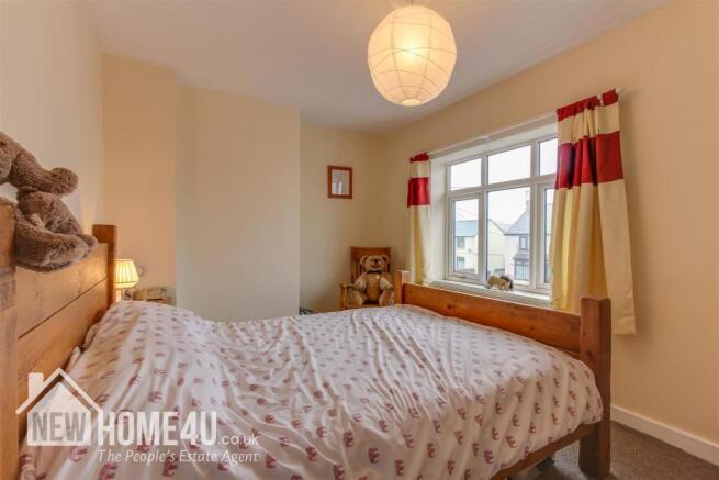 MASTER BEDROOM: