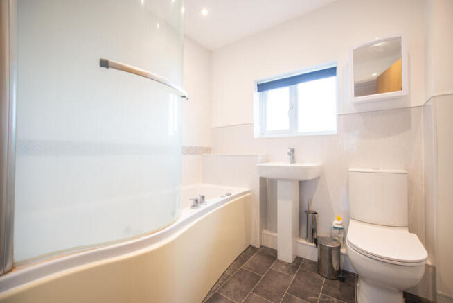 2 bed Flat to rent Image 12