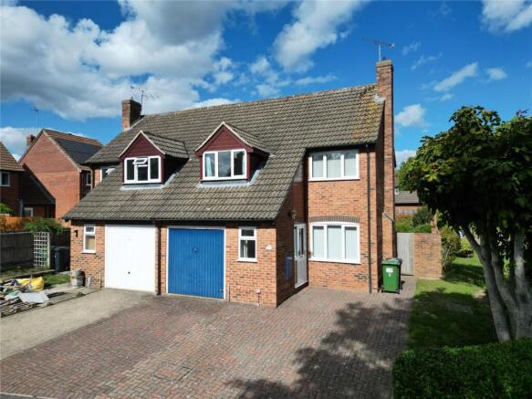 3-bed semi-detached on Tarragon Way, Burghfield Common, Reading, Berkshire, RG7, £425,000
