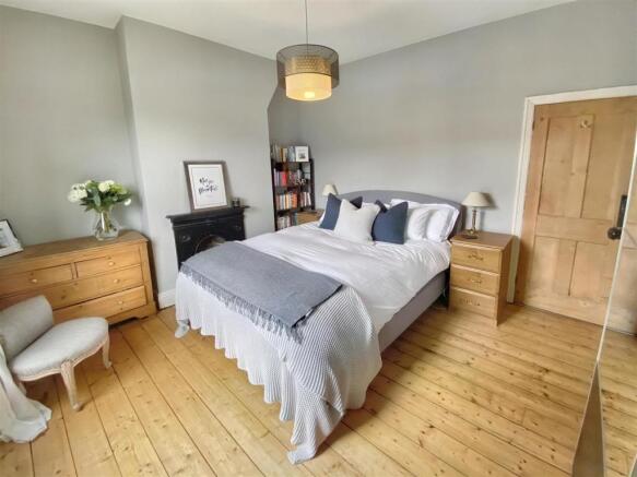 Bedroom 1 Aspect 2.jpg