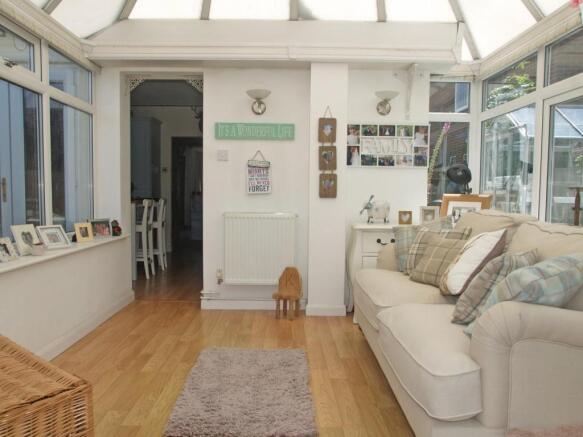 20 Worcester Road - Conservatory 2.jpg