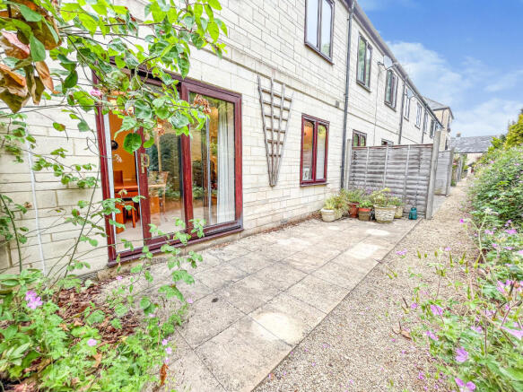 REAR COMMUNAL PATIO