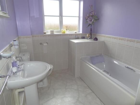 FAMILY BATHROOM