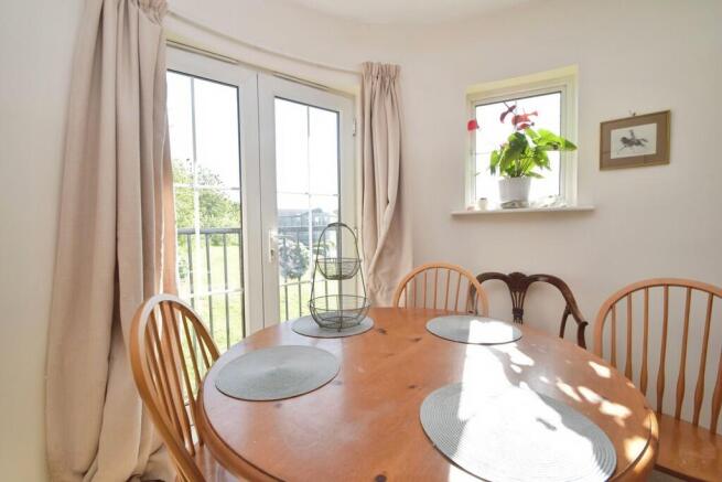 2 bed Ground Flat for sale Image 5
