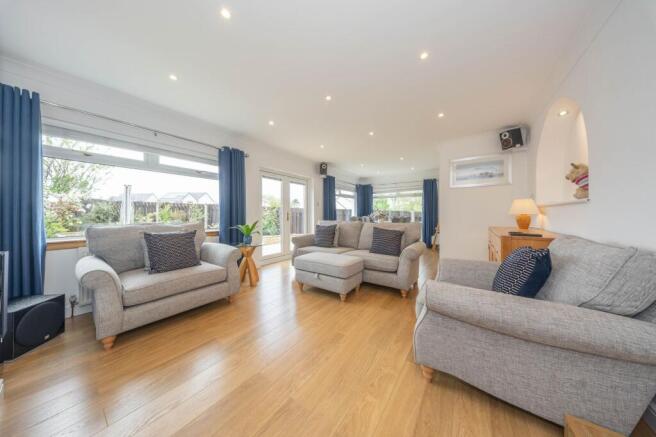 Oakbank Avenue, East Calder, EH53 0DT photo 4