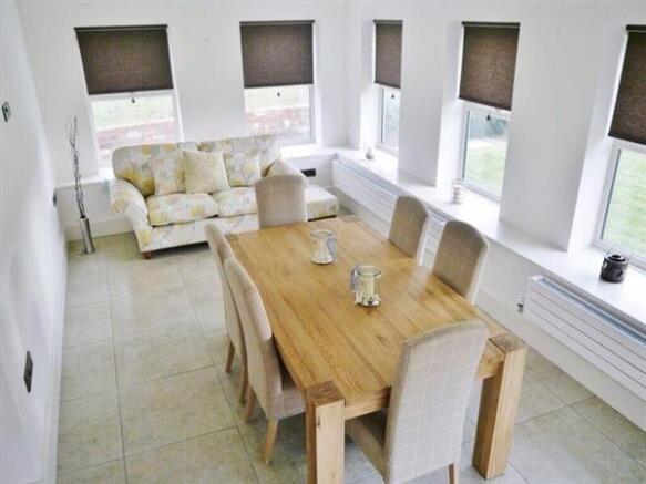GARDEN ROOM (by