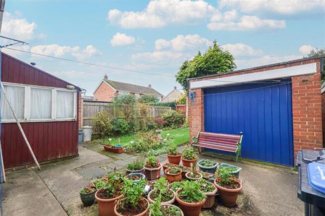5 bed Semi-Detached for sale Image 4