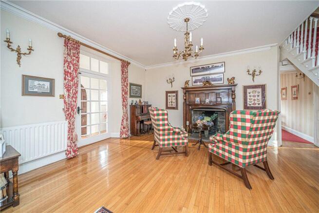 5 bed Detached for sale Image 9