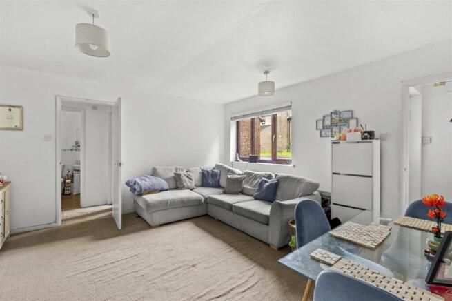 16 Birinus Close, HP12 3LZ-8.jpg