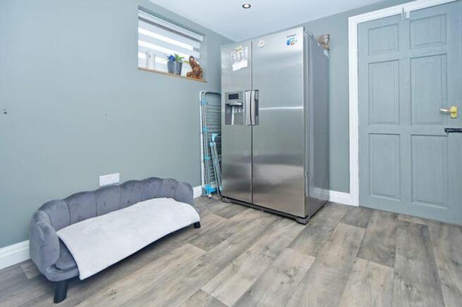 VESTIBULE/OFFICE