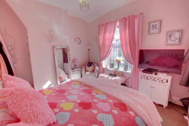 Bed 2.jpg