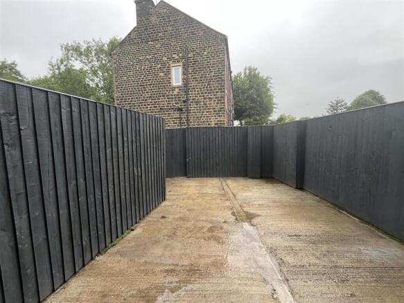 3 bed Terraced to rent Image 12