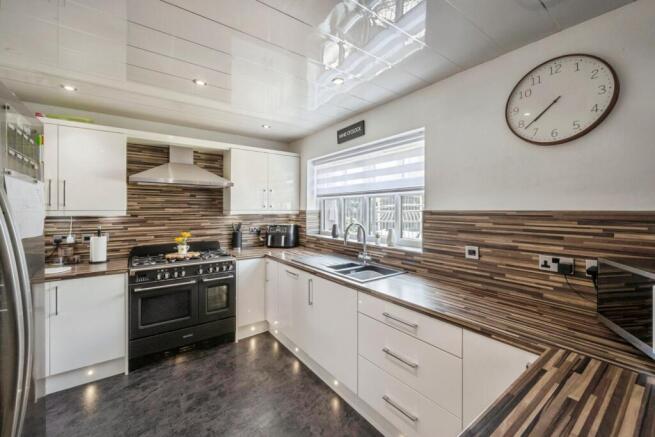 3 bed Detached for sale Image 5