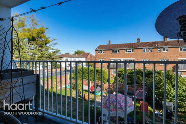3-bed flat on Snakes Lane, Woodford Green, £400,000