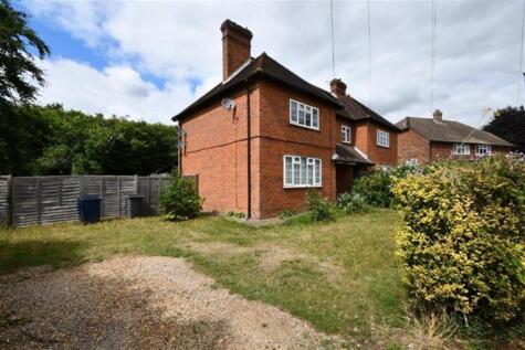 3 bedroom Semi-Detached House in Godalming