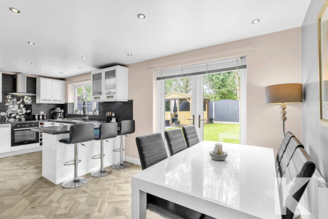 4 bed Detached for sale Image 7