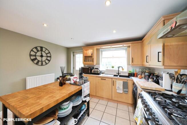 5 bed Detached for sale Image 10