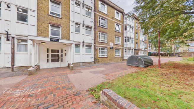 2-bed flat on Valley Grove, Charlton, £275,000