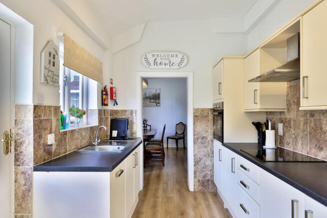 4 bed House for sale Image 7