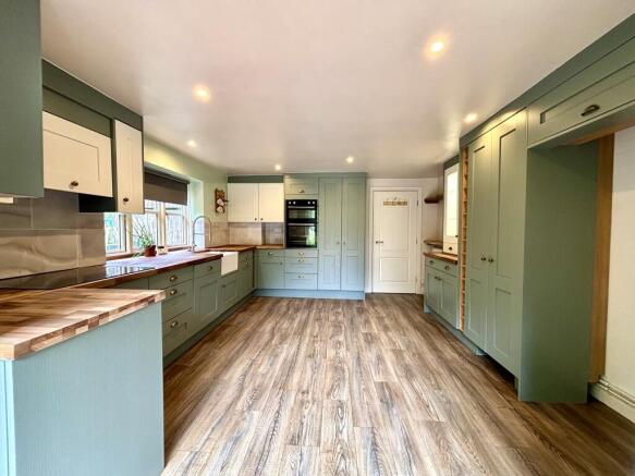 3 bed Apartment for sale Image 3