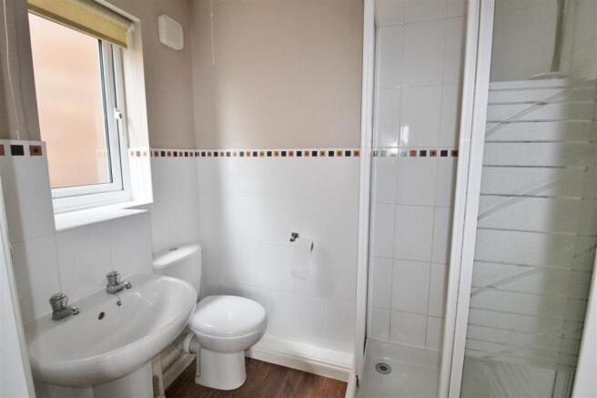 EN-SUITE SHOWER ROOM