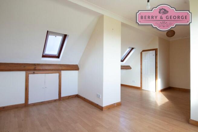 BEDROOM/ OFFICE