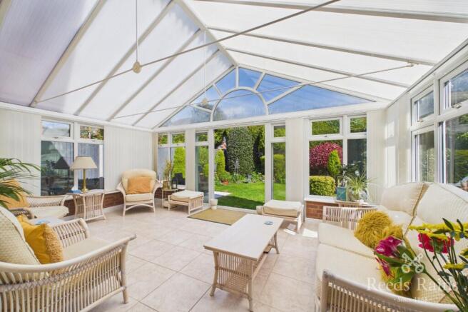 5 bed Detached for sale Image 9
