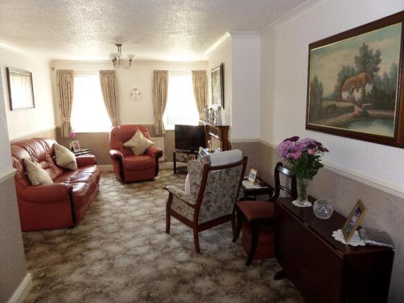 LOUNGE/DINING ROOM