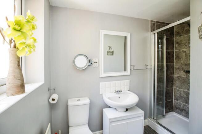 5 bed Town House for sale Image 8