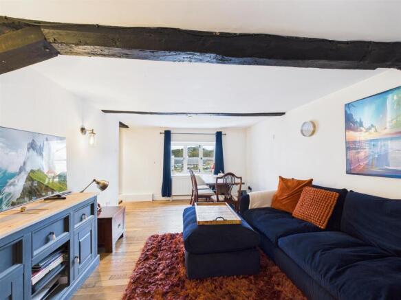 Sitting room 2 .jpg