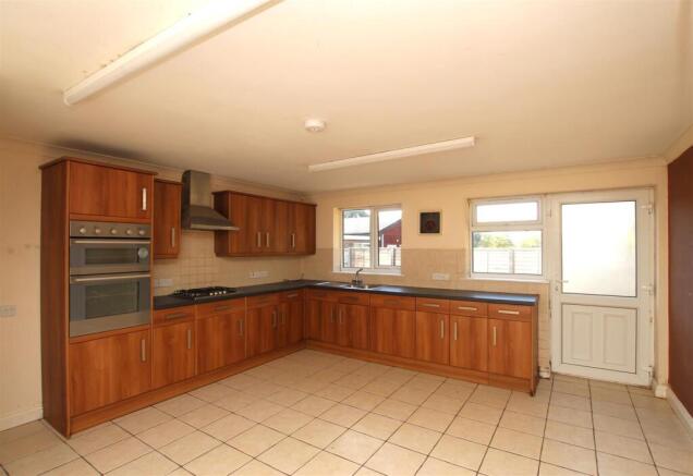 Kitchen & Breakfast room.JPG