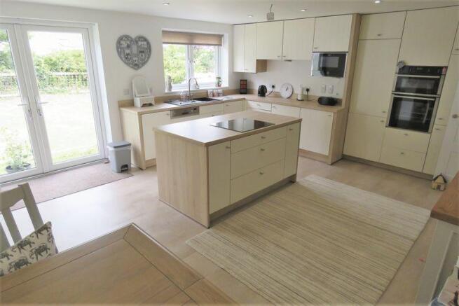 Kitchen / Dini...