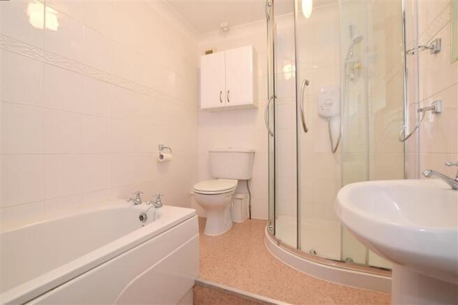 En-Suite Bathroom