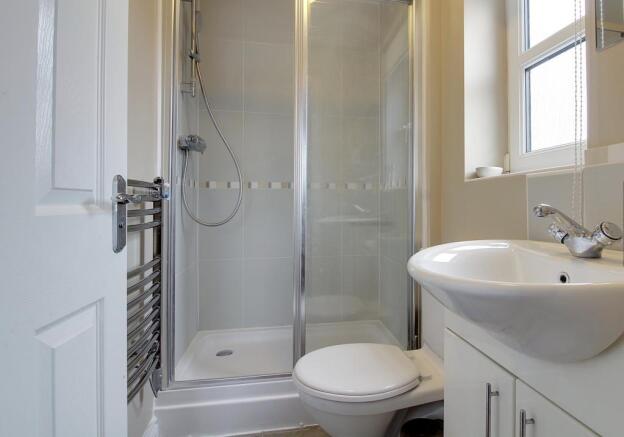 Ensuite to Bed 1
