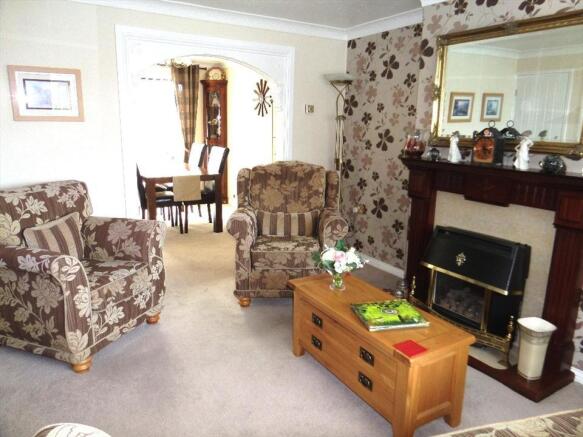 ADDITIONAL LOUNGE / DINING ROOM PHOTO