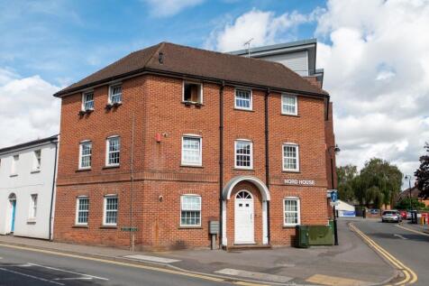 Pelican Lane, Newbury, RG14