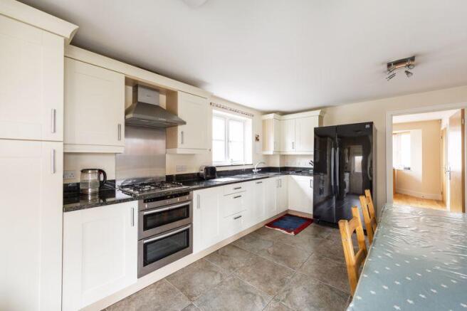 Kitchen / Dini...