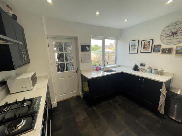 Kitchen 2.jpg